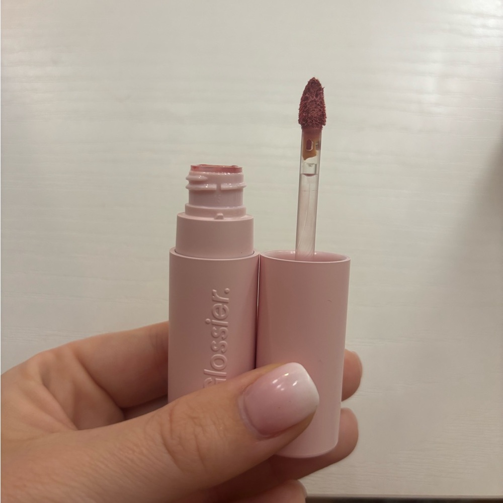 NWT Glossier G Suit Matte Lip Cream